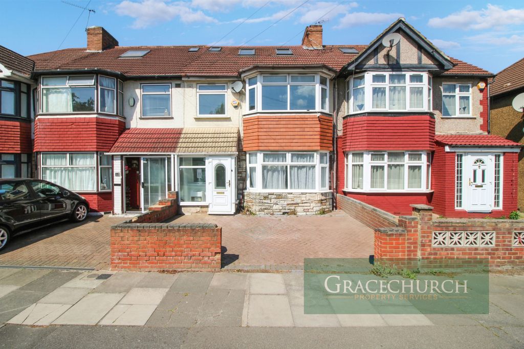 Property photo 1 of 17 4 Bedroom Terraced House For Sale