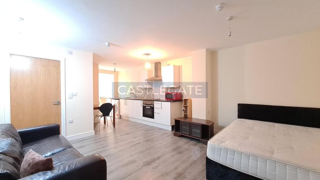 Property photo 1 of 5 Westgate Apartments, Room 5, Temple Close, Huddersfield, HD1 1Ab