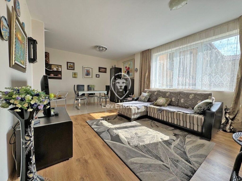 Property photo 3 of 11