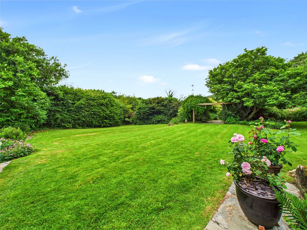 Property photo 2 of 27 Picture No. 32