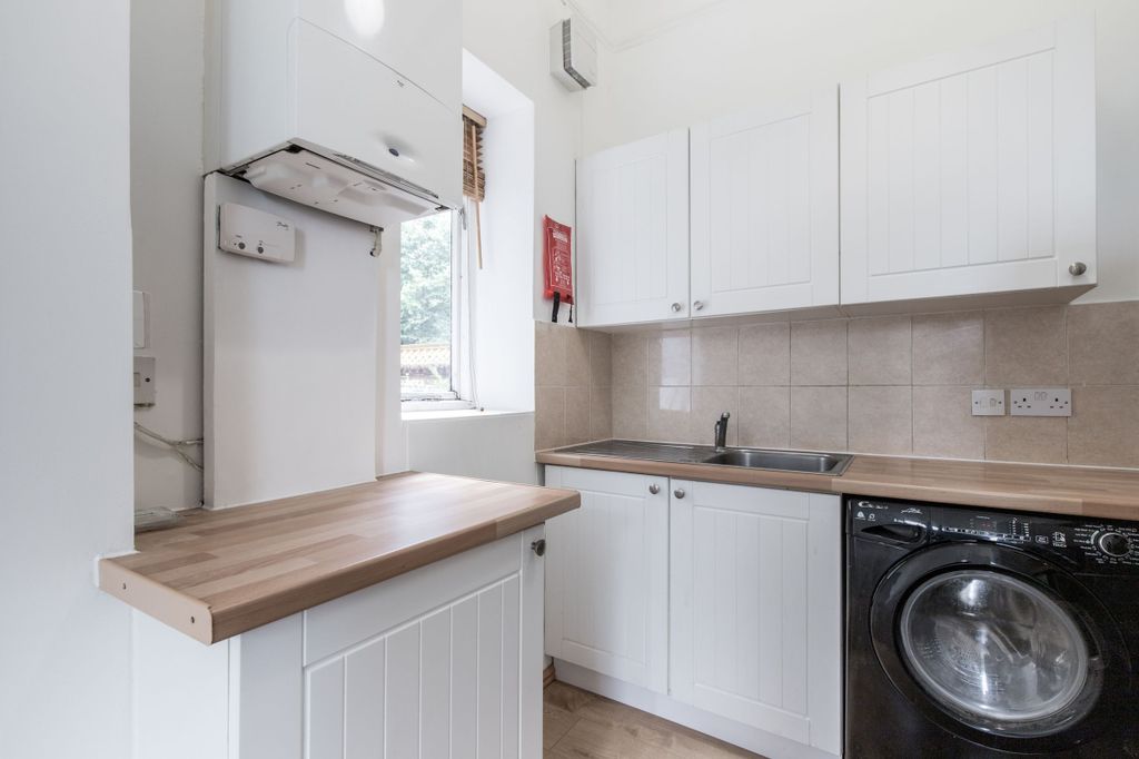 Property photo 2 of 11 Kitchen