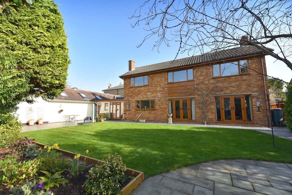 Property photo 1 of 32