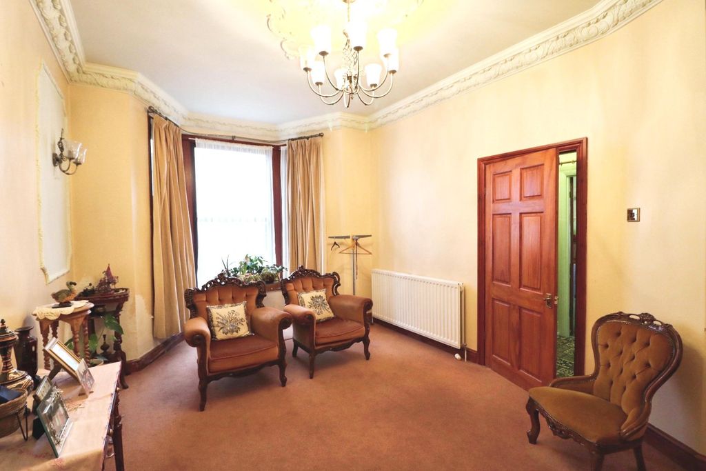 Property photo 2 of 8 Sitting Room