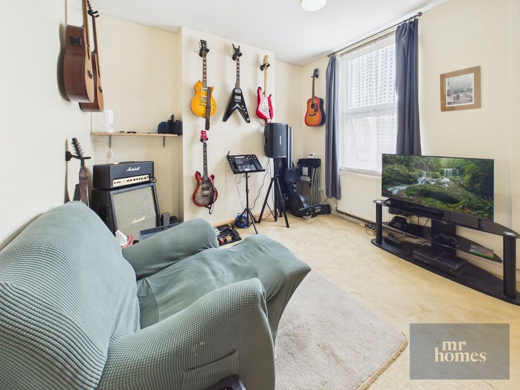 Property photo 2 of 33