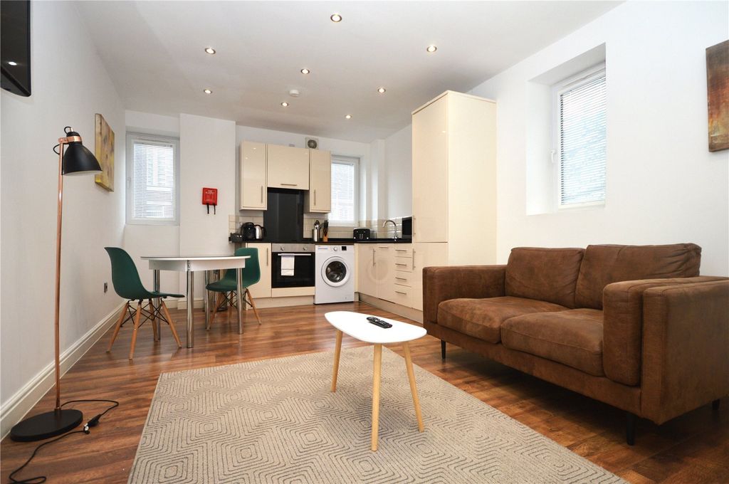 Property photo 2 of 5 Picture No. 15