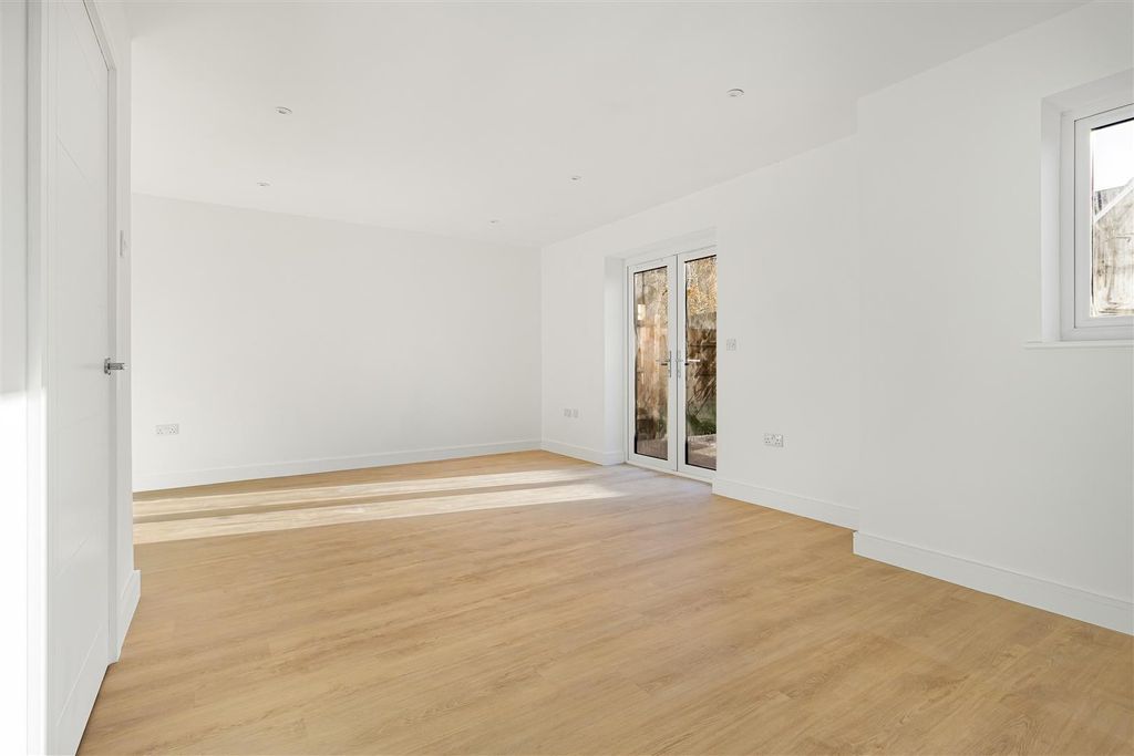 Property photo 3 of 24 6_67909.Jpg