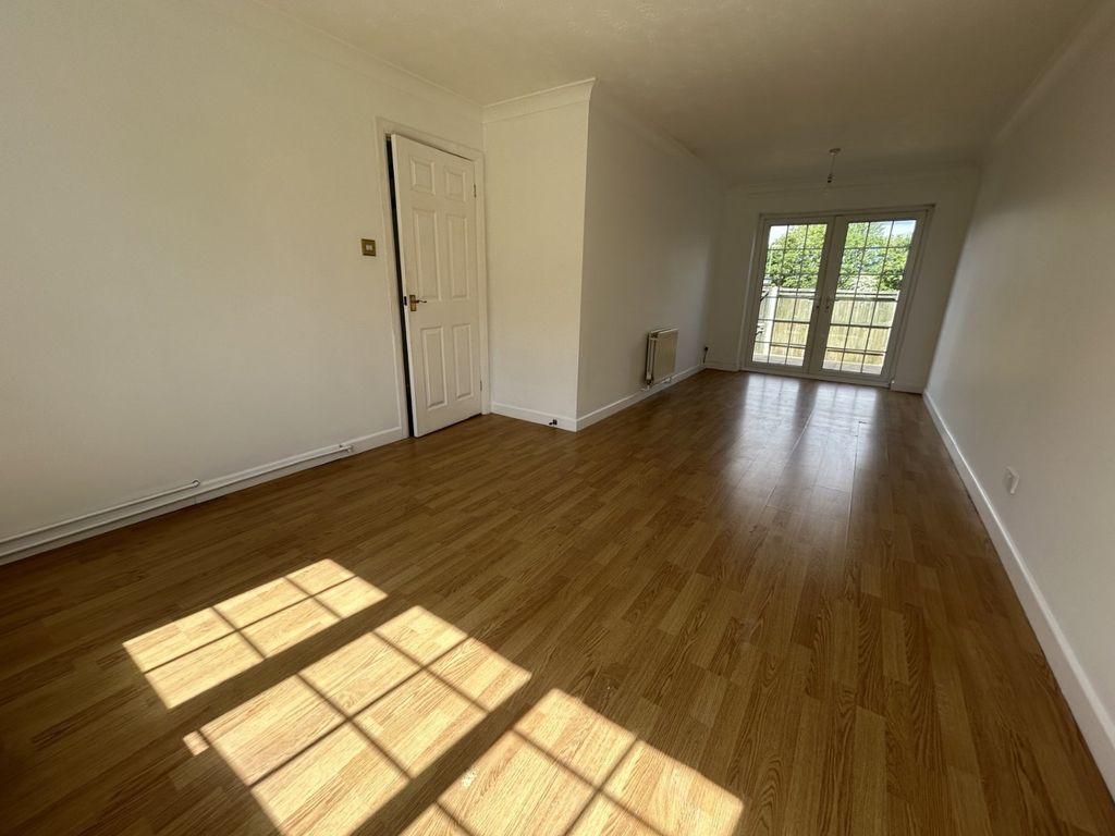 Property photo 2 of 8 Picture No. 17