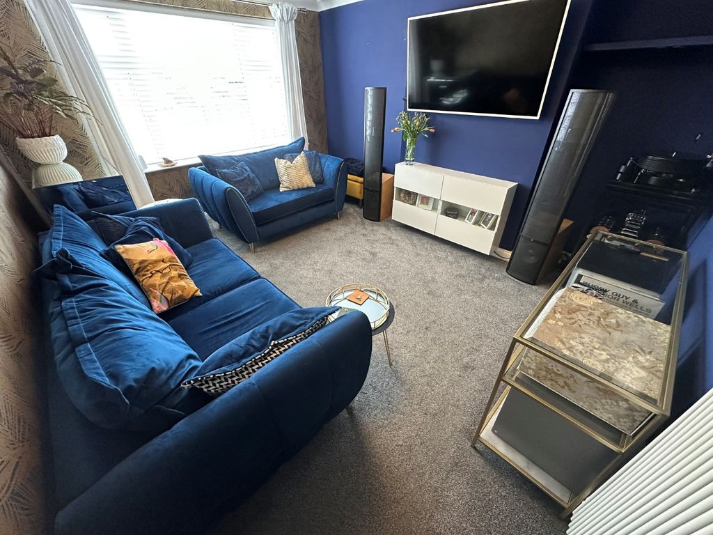 Property photo 3 of 17 4069055