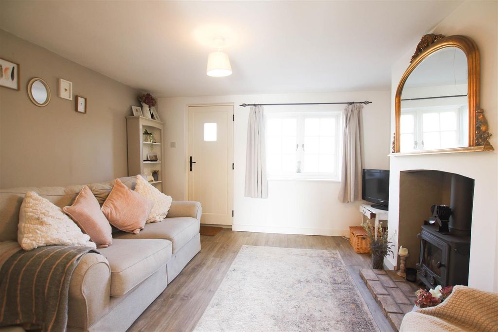 Property photo 3 of 14 Lounge 2.Jpg