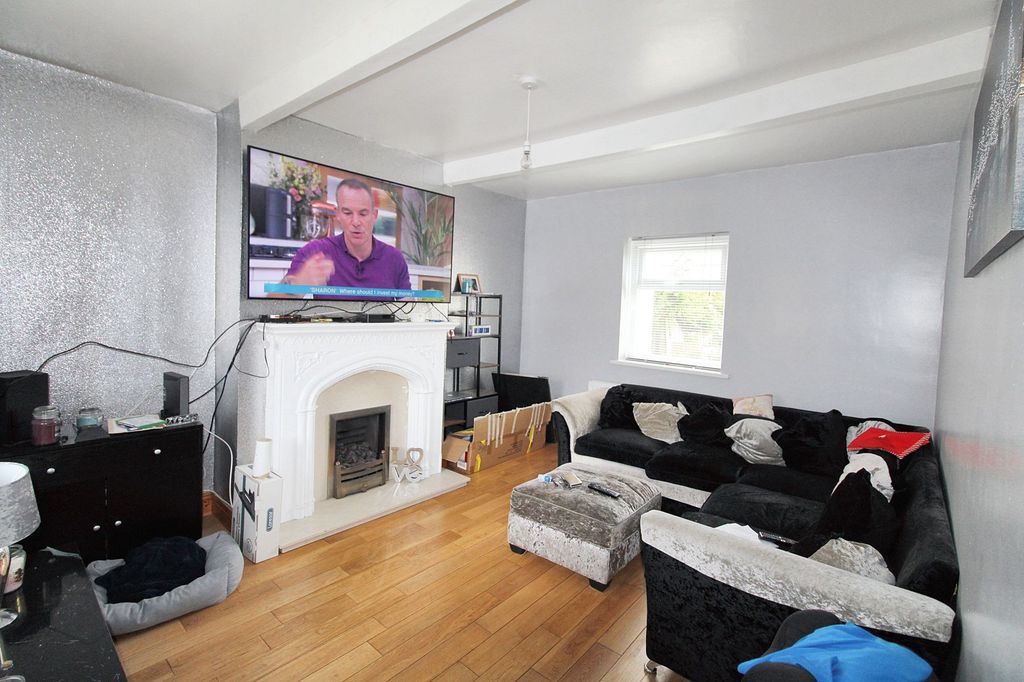 Property photo 2 of 9