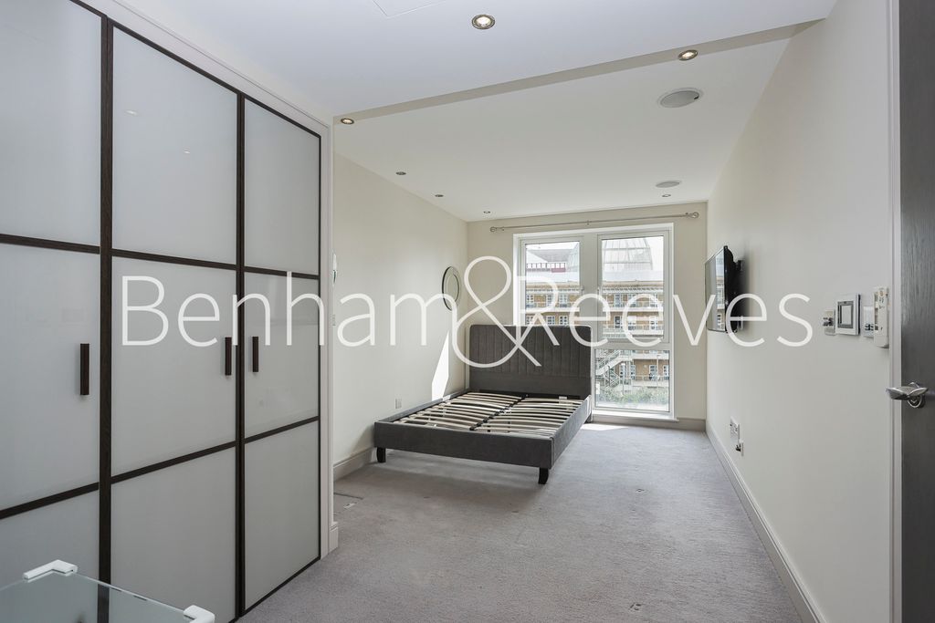 Property photo 3 of 18