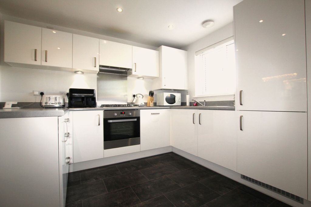 Property photo 2 of 30