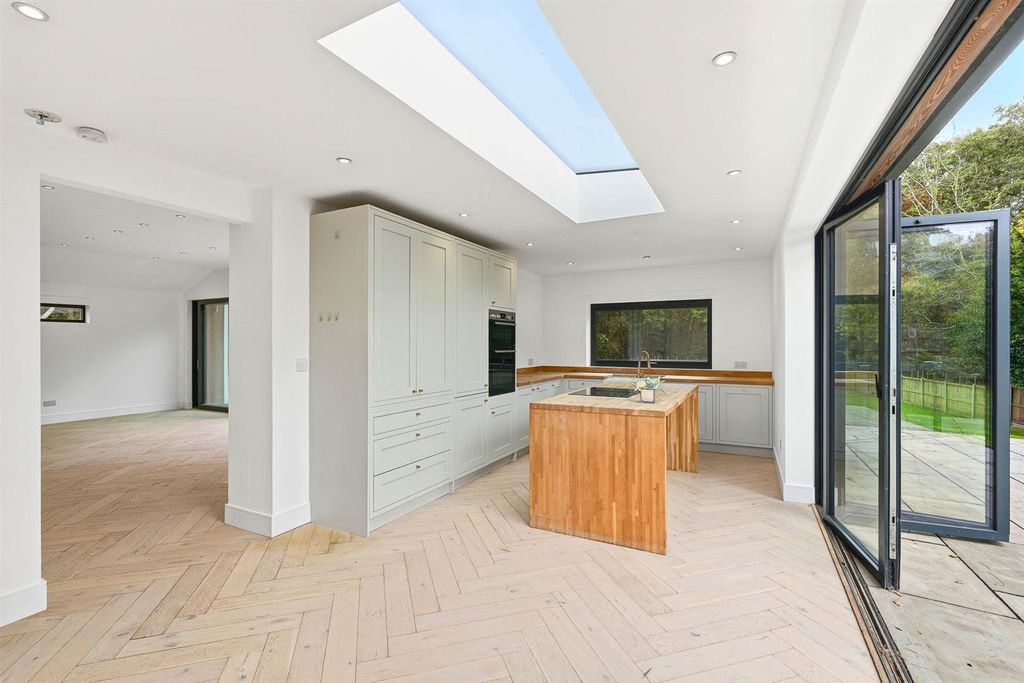 Property photo 3 of 28 Kitchen