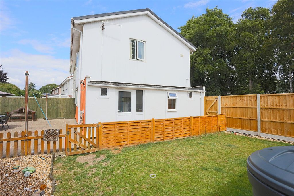 Property photo 2 of 20