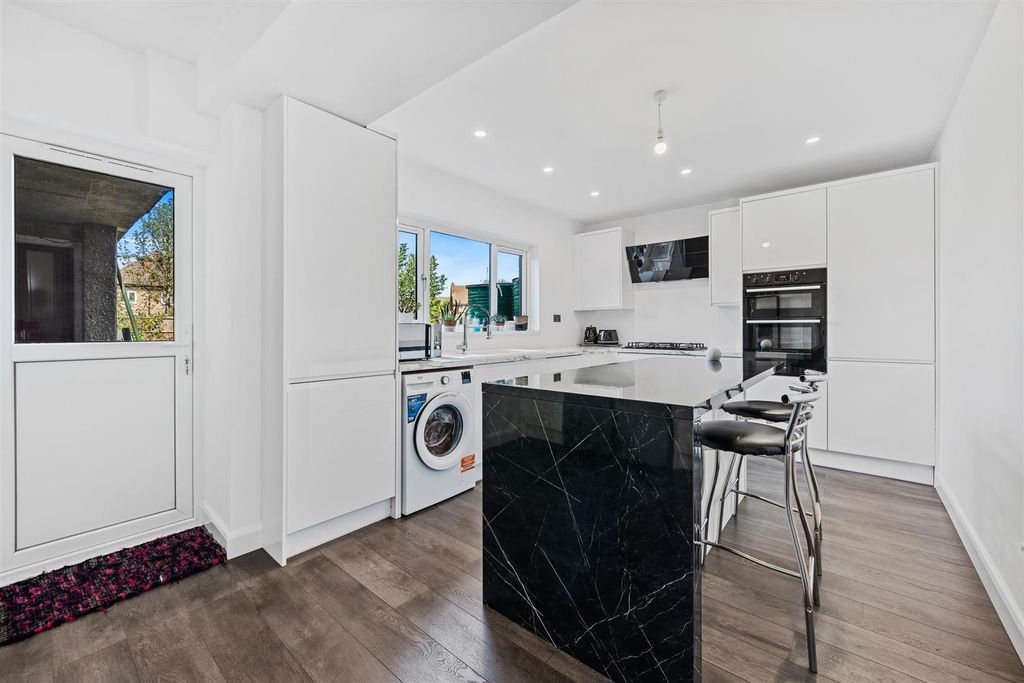 Property photo 1 of 17 Kitchen/Dining Room