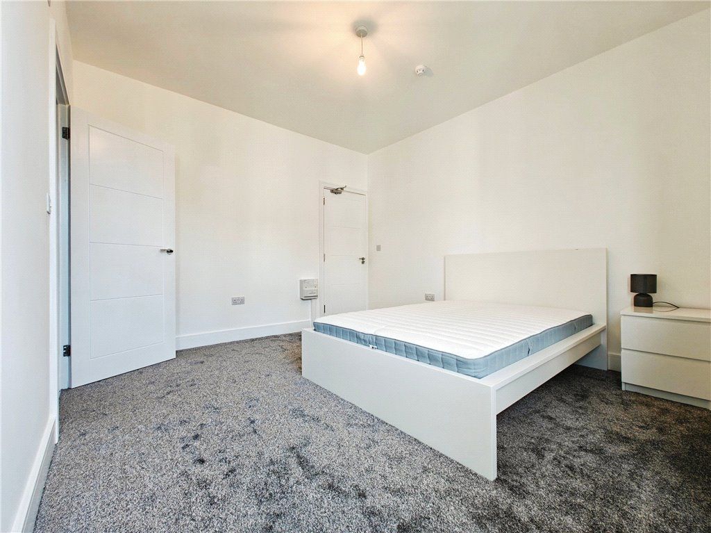 Property photo 1 of 6 Bedroom