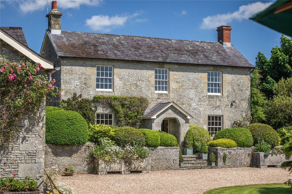 Property photo 3 of 31 Pretty Farmhouse