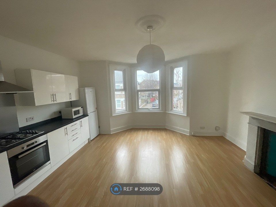 Property photo 1 of 22 Kitchen/Lounge