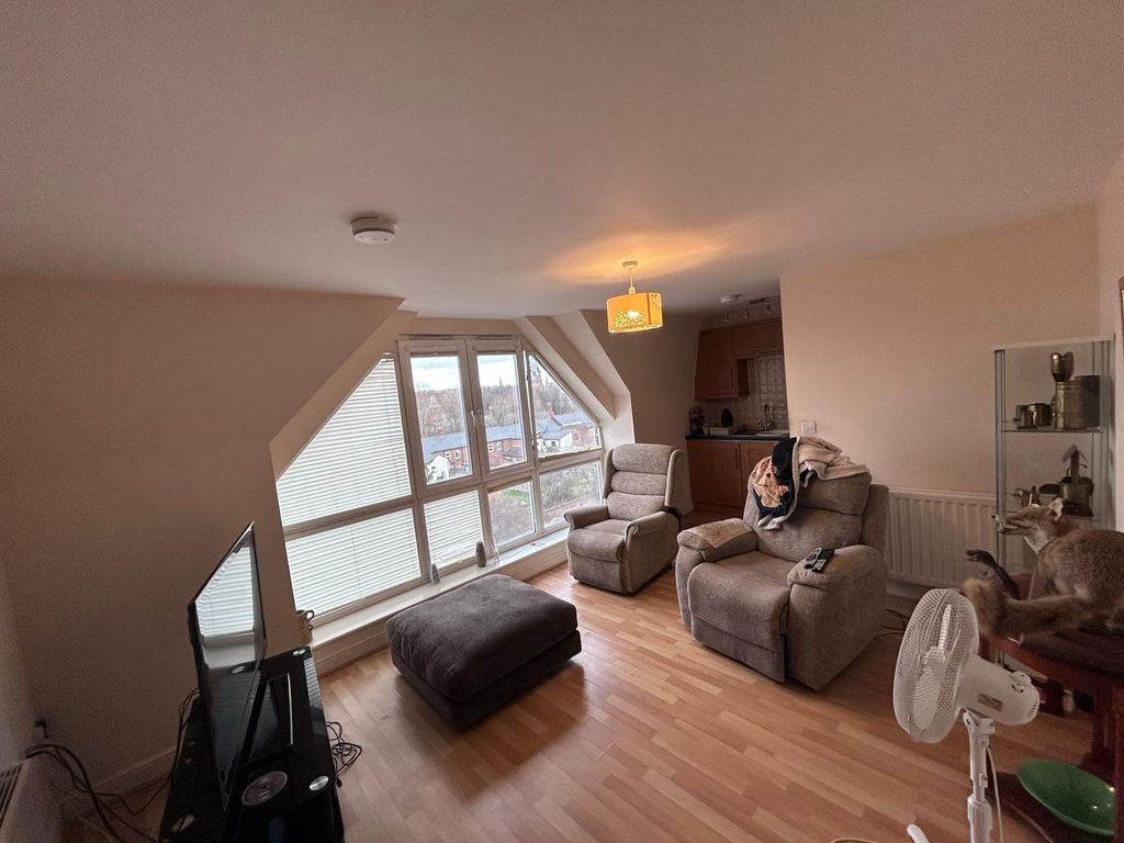 Property photo 2 of 8 Lounge