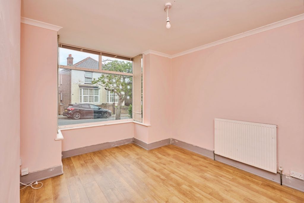 Property photo 3 of 17 Photo