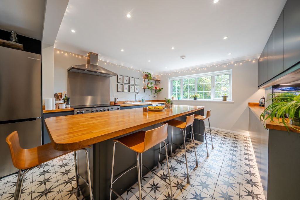 Property photo 2 of 18 Kitchen Area