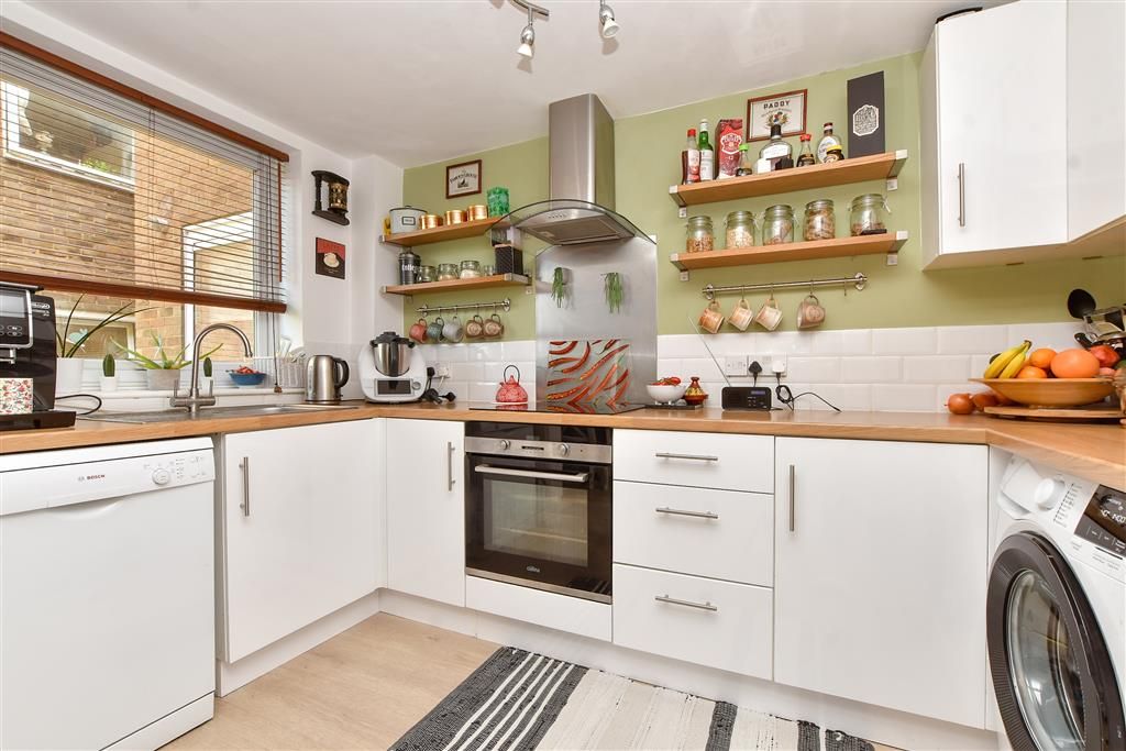 Property photo 2 of 8 Kitchen
