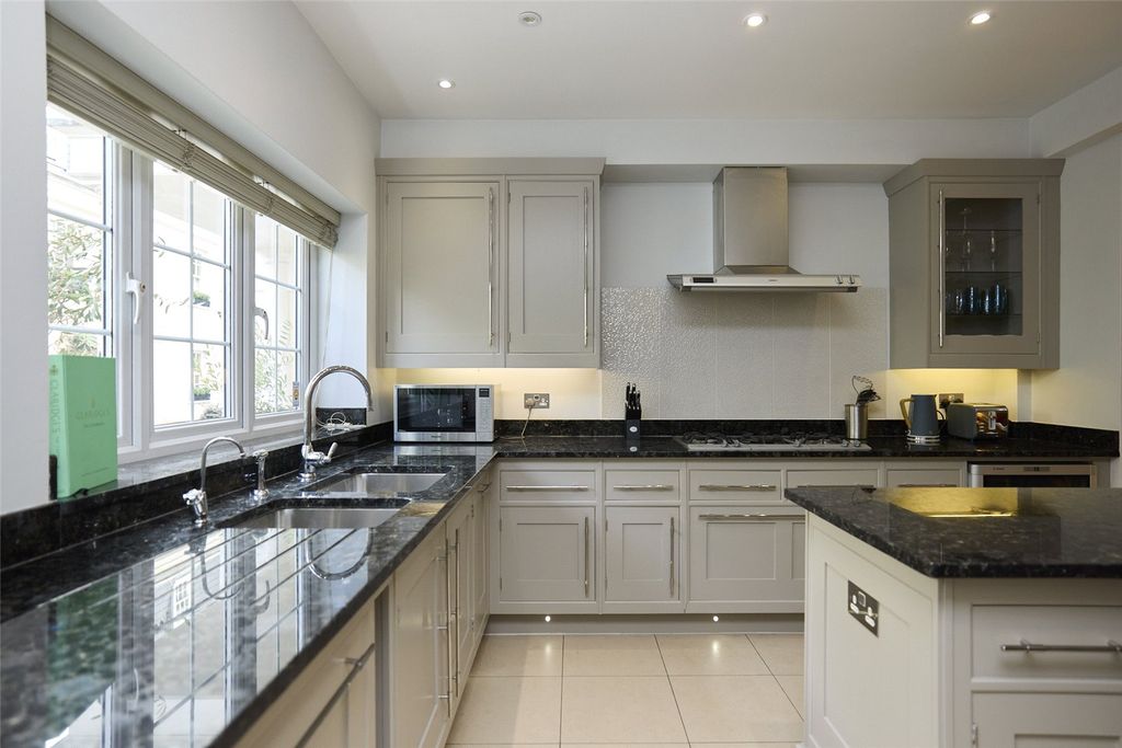 Property photo 3 of 43 Kitchen