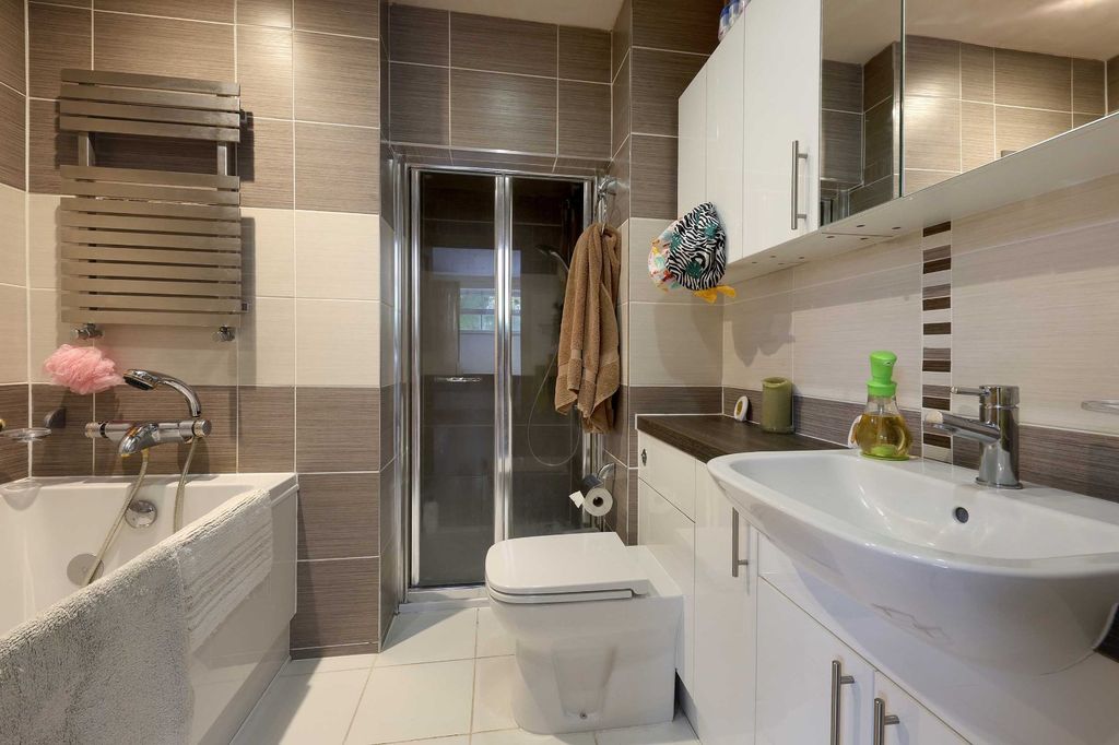 Additional image 22 of 6 bed detached house for saleSeeleys Close, Beaconsfield, Buckinghamshire HP9