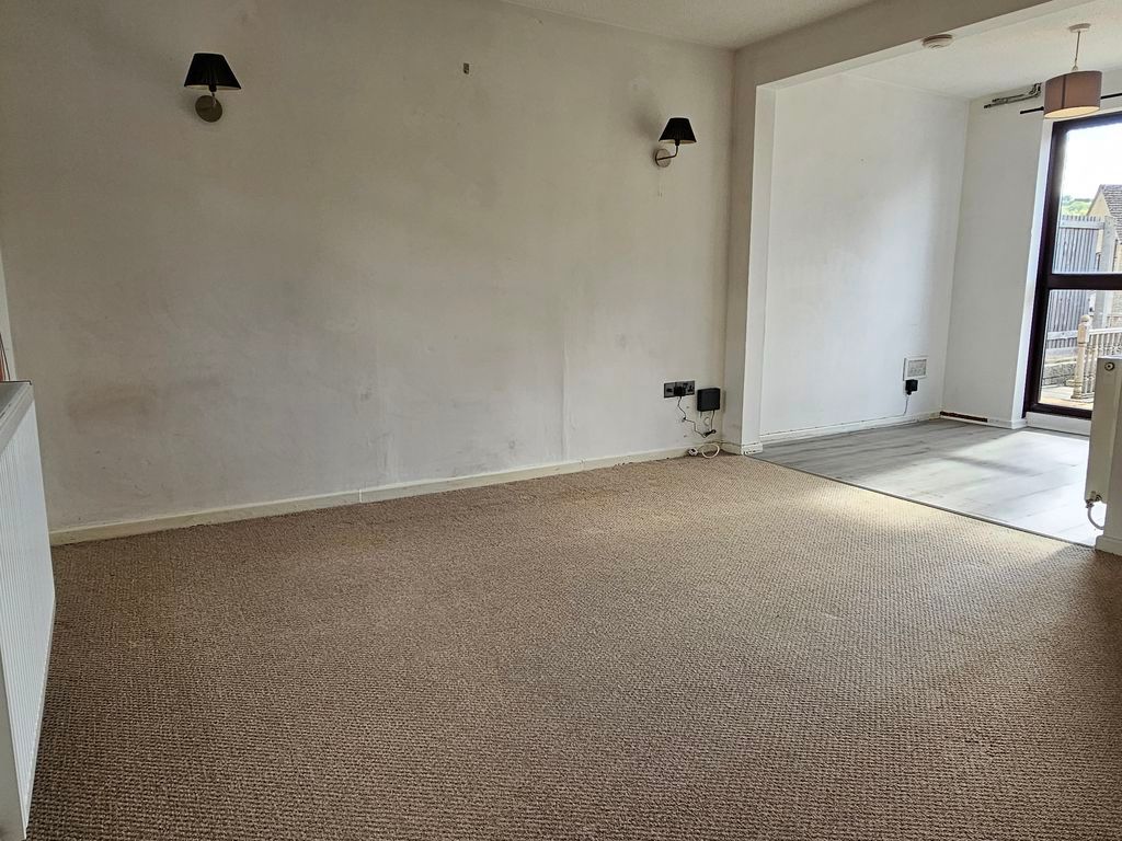 Property photo 3 of 12 Lounge