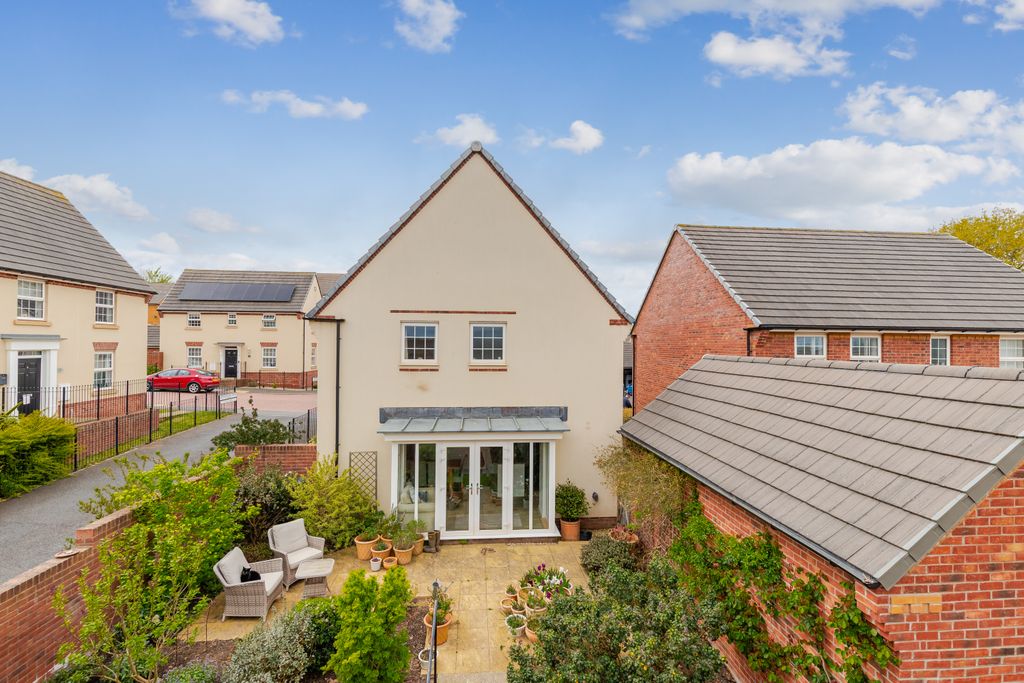 Property photo 2 of 20 A06 - 15 Monkerton Drive Exeter - 250414