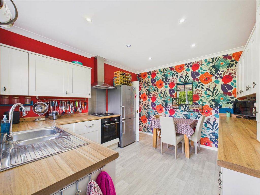Property photo 3 of 13 Breakfast Kitchen