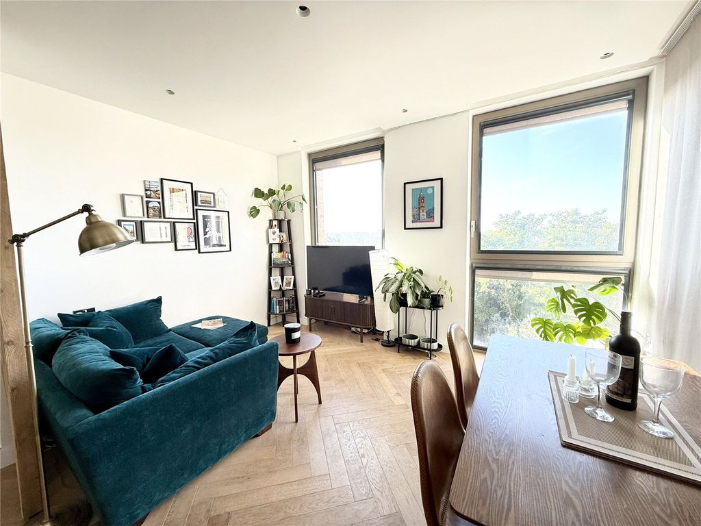 Property photo 2 of 15 Picture No. 30