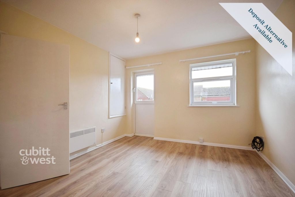 Property photo 3 of 8 24 St Clares Gard...