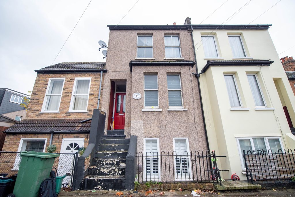 Property photo 1 of 8 Front View