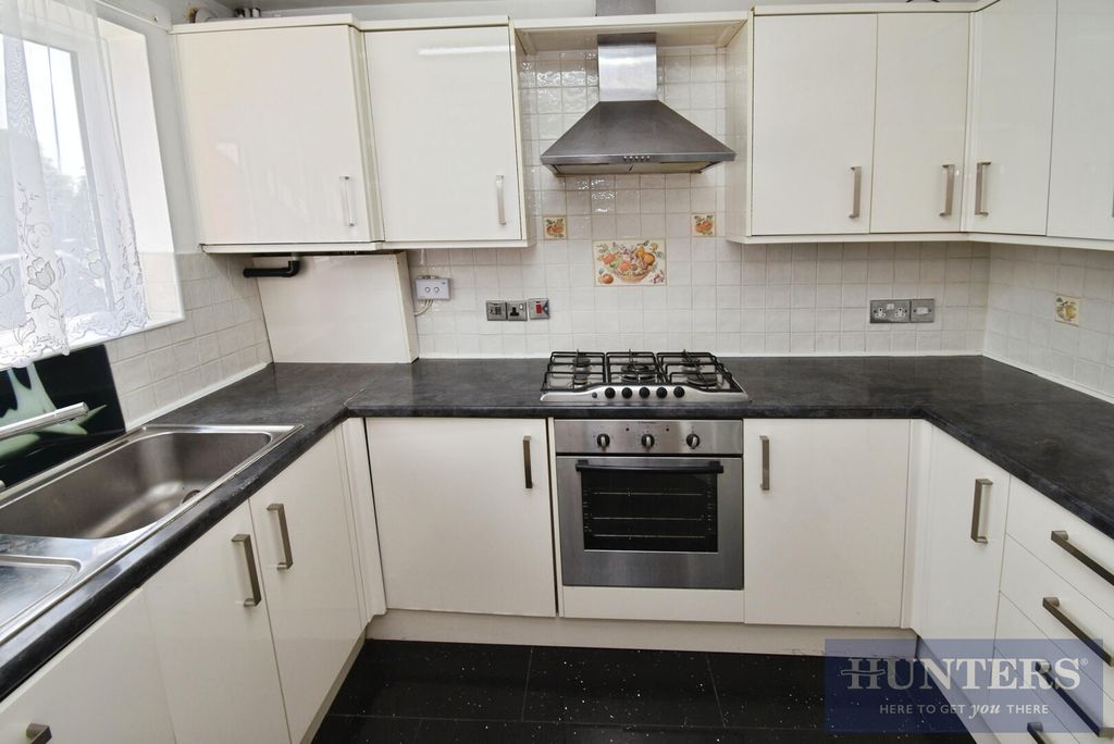 Property photo 3 of 13 Kitchen