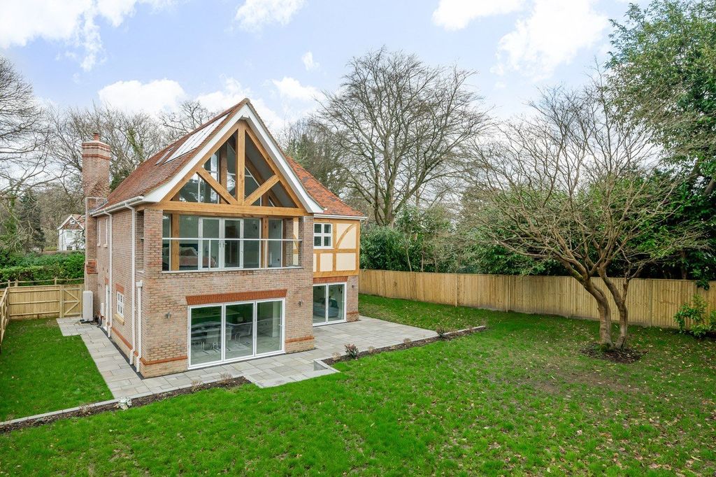 Property photo 1 of 12 House &amp; Garden