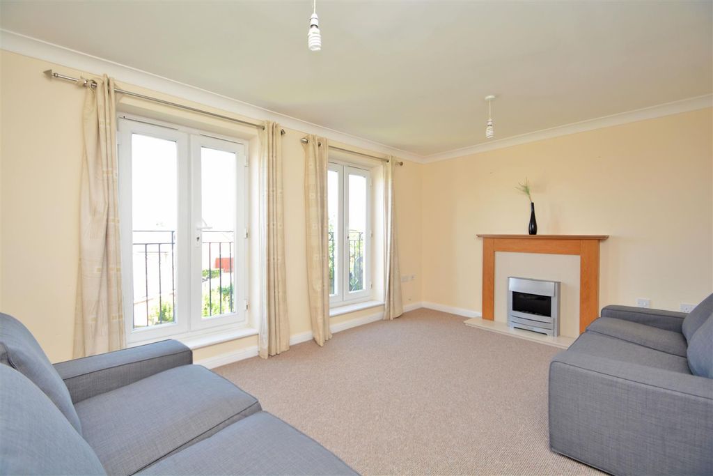 Property photo 2 of 10 Sittingroom.Jpg