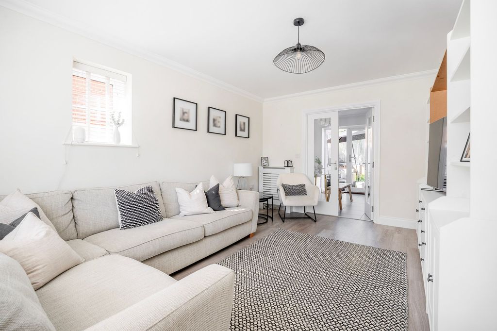 Property photo 2 of 23