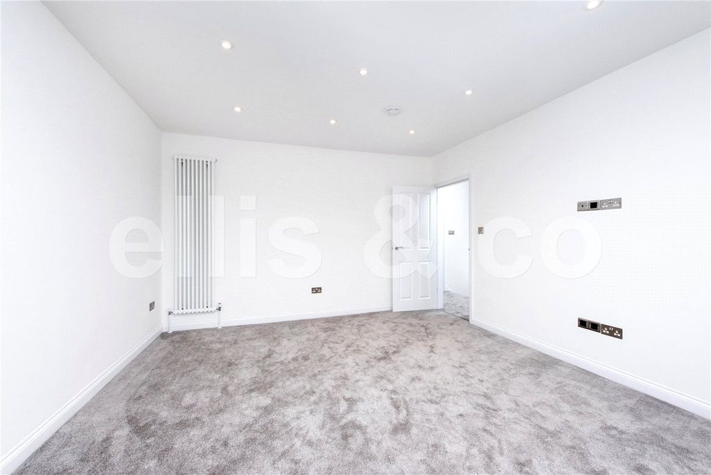 Property photo 3 of 13 Picture No. 18