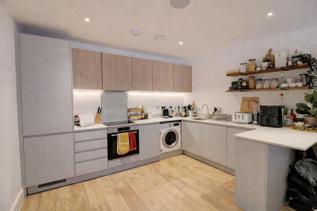 Property photo 2 of 11 Modern Kitchen