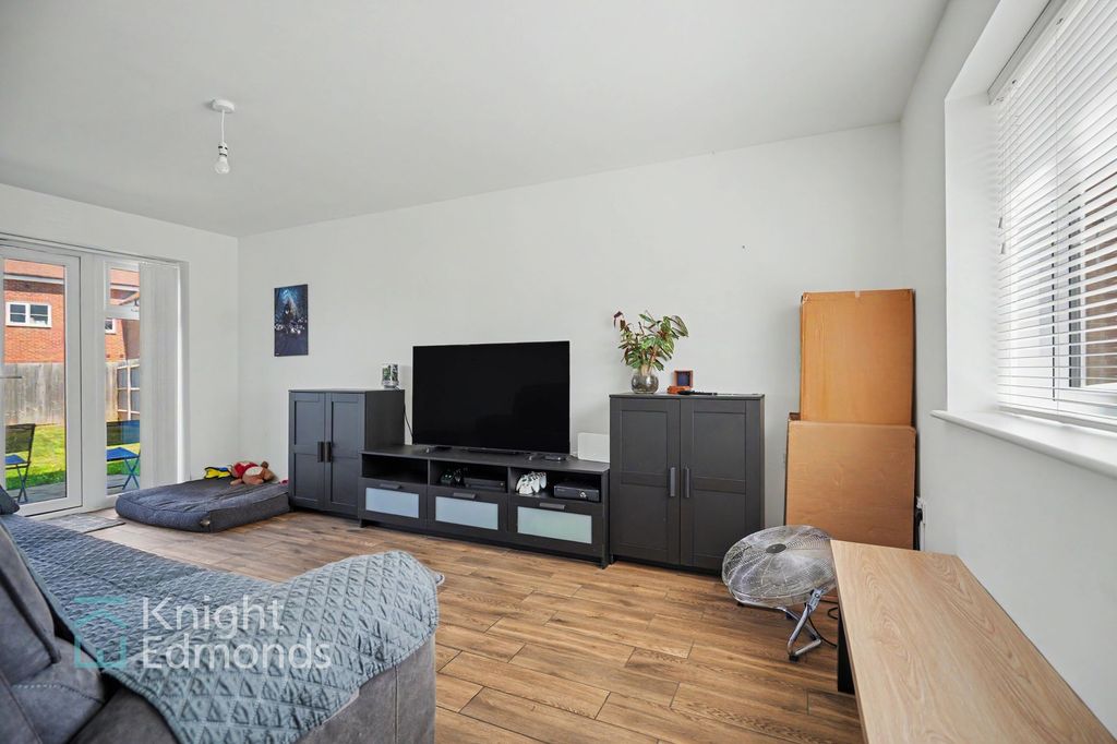 Property photo 3 of 22 Lounge