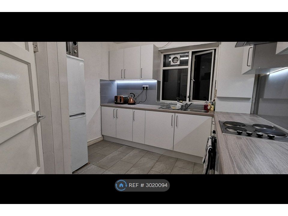 Property photo 1 of 5 Shared Kitchen