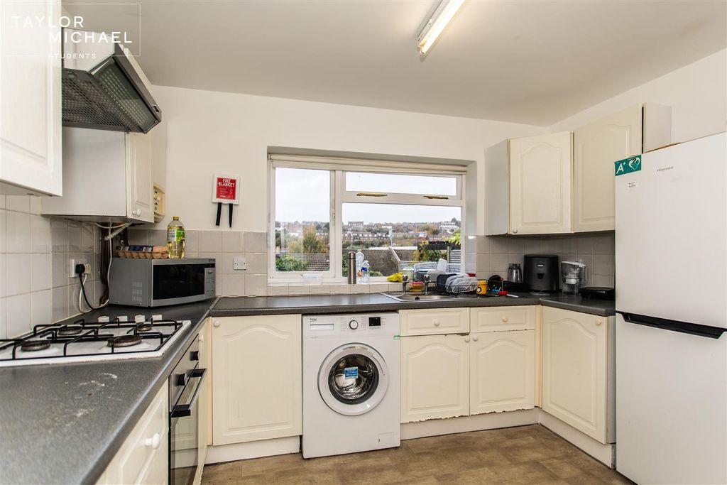 Property photo 3 of 15 Kitchen