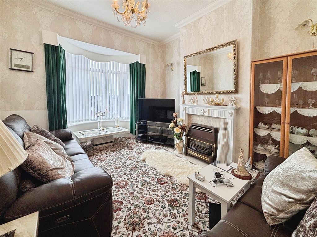 Property photo 2 of 15 Lounge