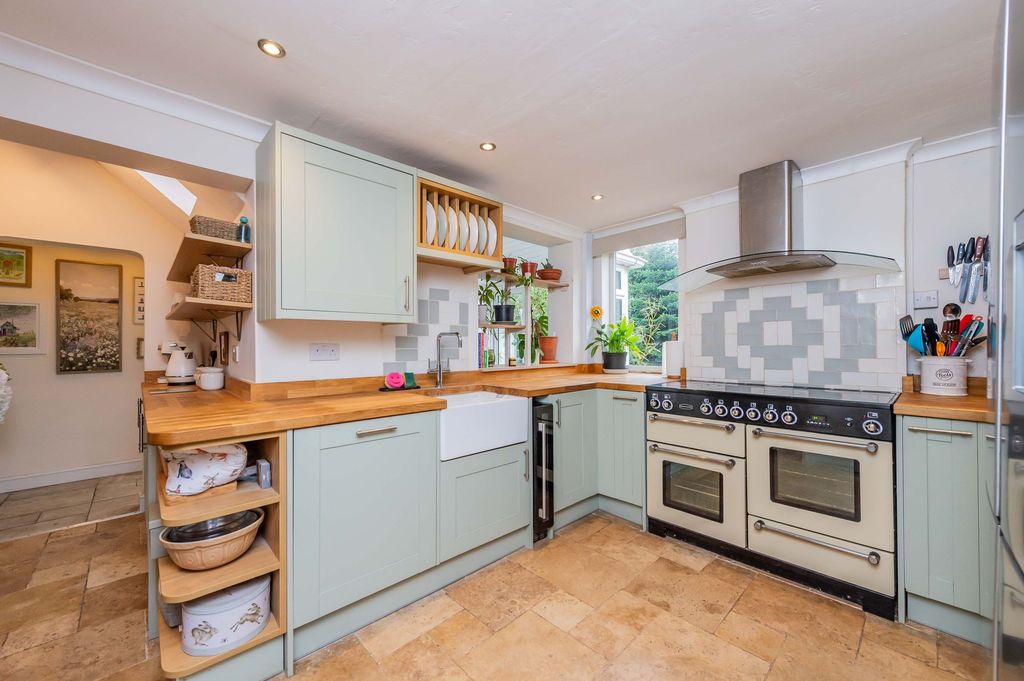 Property photo 3 of 40