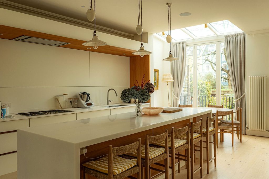 Property photo 1 of 19 Relaxed Dining