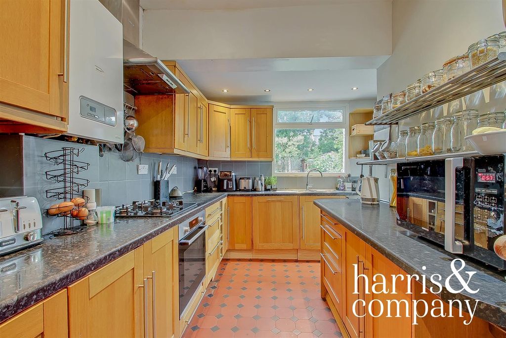 Property photo 3 of 12 Kit.Jpg