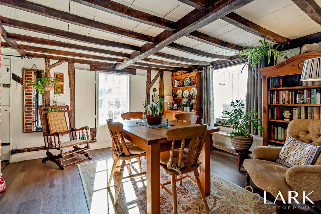 Property photo 2 of 20 8682638-Interiorwm01-800