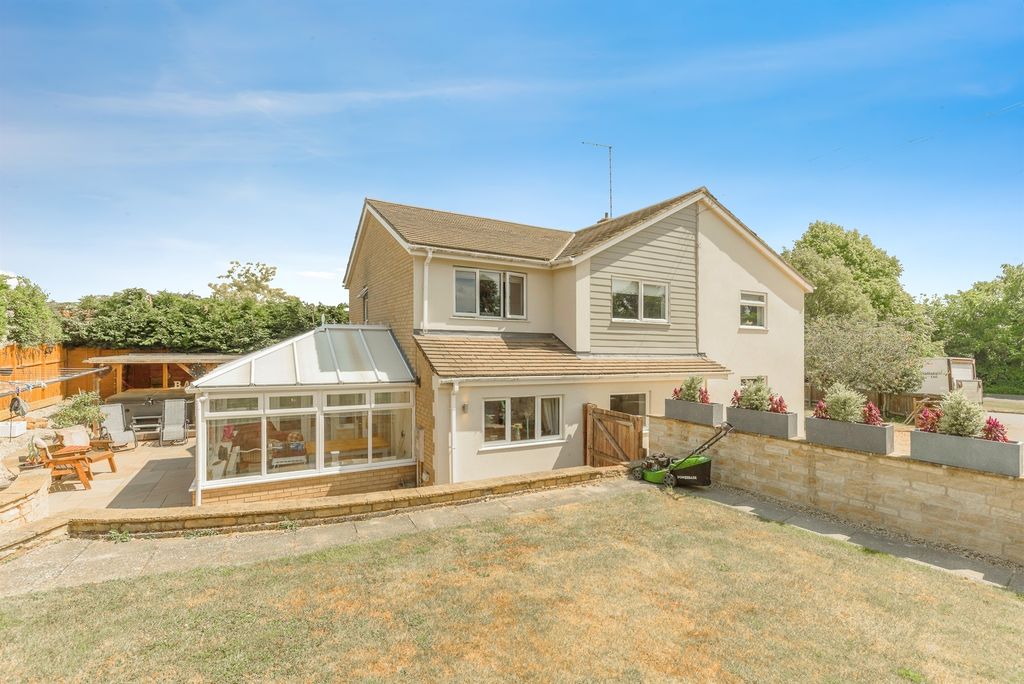 Property photo 2 of 17