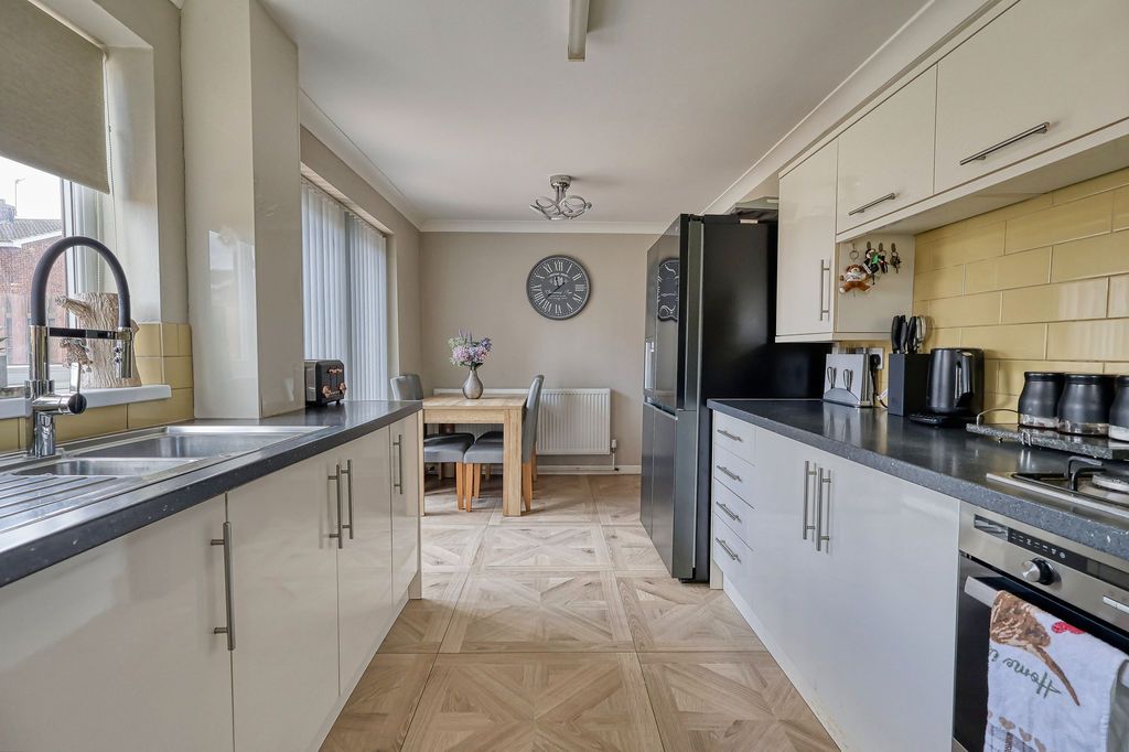 Property photo 2 of 16 Kitchen/Diner